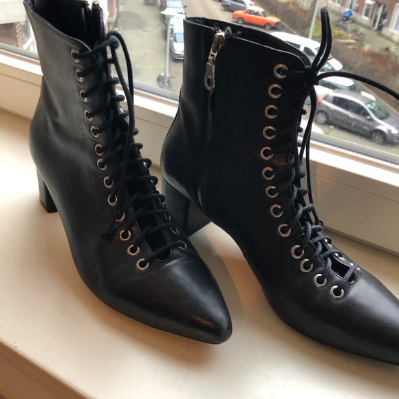 Beautiful black leather archive shoes booties - Picture 6 of 6